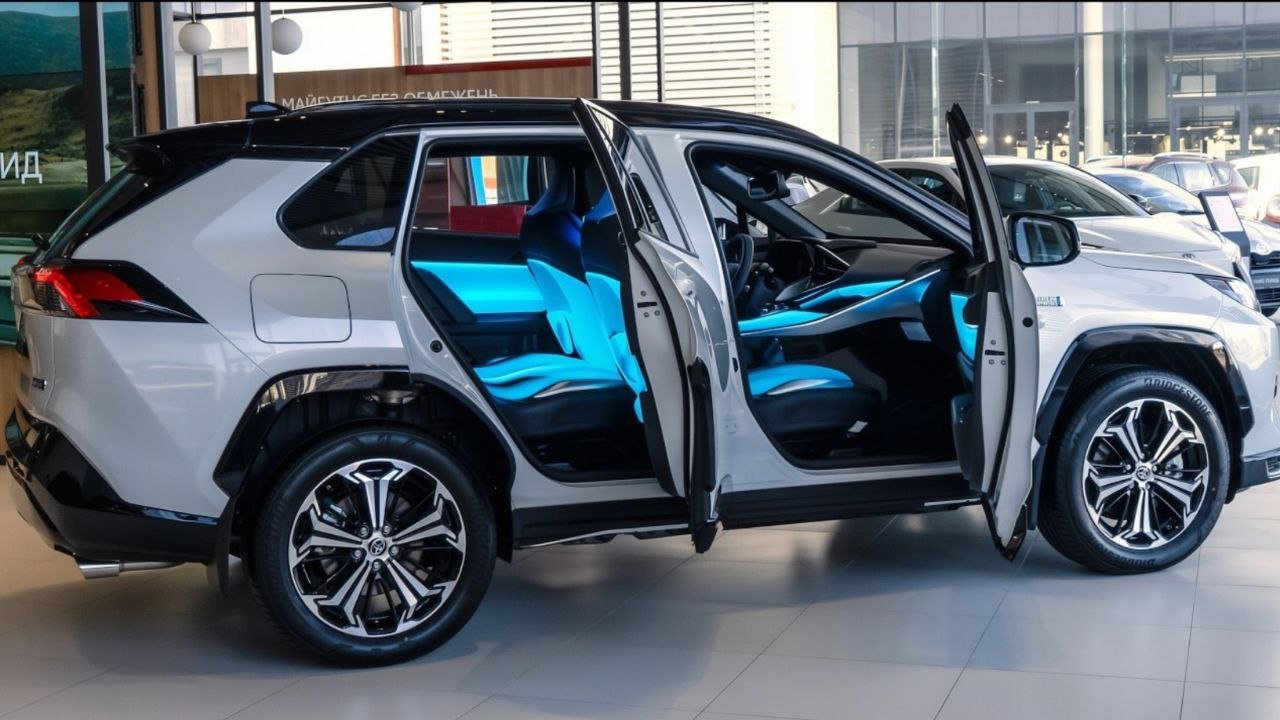 Toyota RAV4 2025, RAV4 Hybrid India, Toyota Hybrid SUV, 26 kmpl SUV, Toyota RAV4 mileage, Toyota SUV 2025, Best hybrid SUV in India, RAV4 2025 features, Toyota latest car launch, Fuel-efficient SUVs India